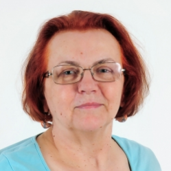 kobieta w niebieskim kitlu