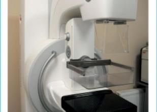 Zdjęcie urządzenia do cyfrowej mammografii